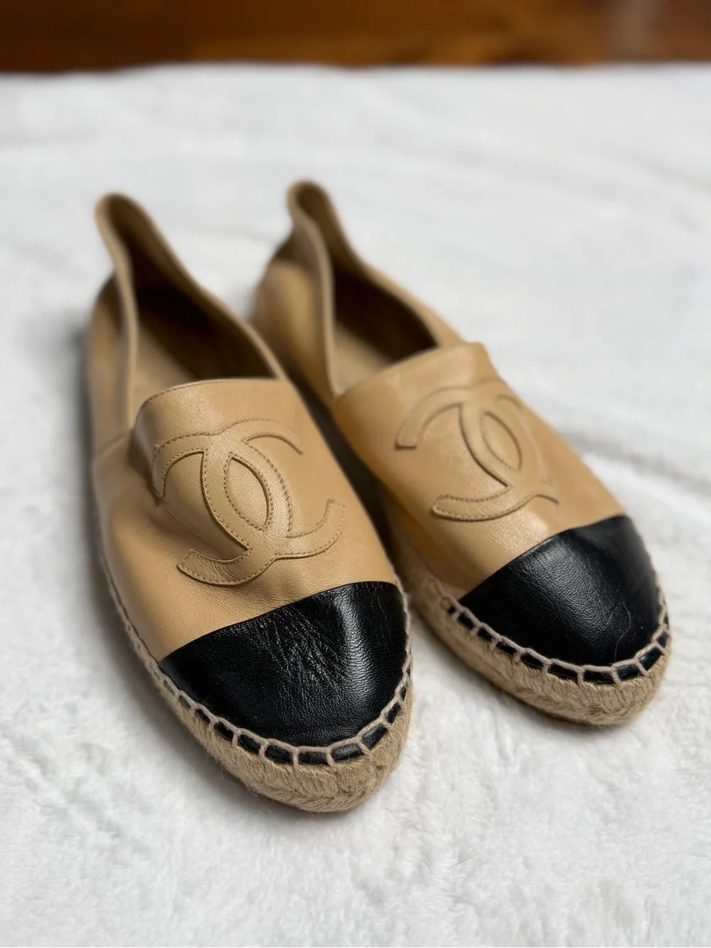 CHANEL Beige/Black Lambskin CC logo Espadrilles Flats | size 37